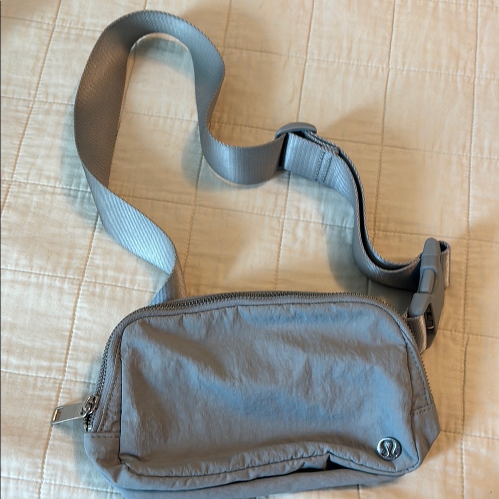 lululemon Everywhere Belt Bag